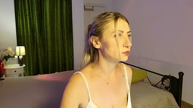 ZoeGrant online show from May 26, 5:45 pm