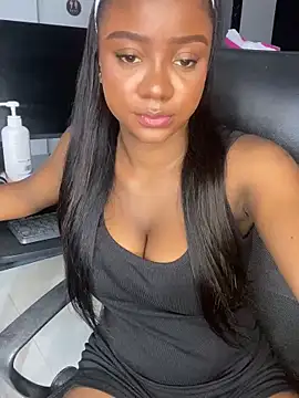 GianinaLewis online show from May 25, 10:20 pm