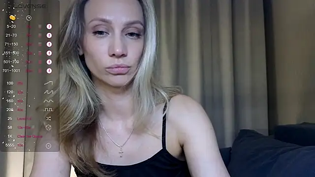 Alice Wonders online show from May 10, 8:00 pm