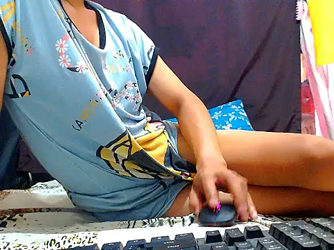 UrtemptationsMistress69 online show from May 6, 5:33 am