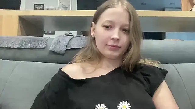 CharmingSarah online show from June 18, 4:23 pm