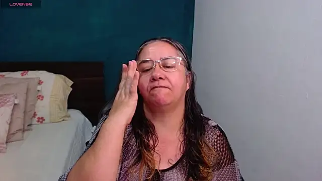 scaelettdubois online show from May 26, 2:22 am