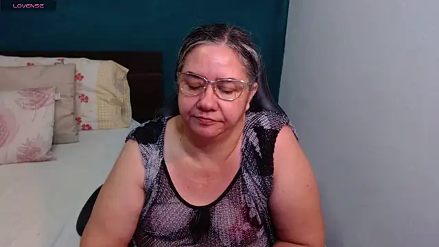 scaelettdubois online show from May 18, 2:43 am