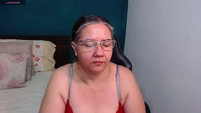 scaelettdubois online show from May 17, 2:33 am