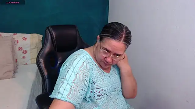 scaelettdubois online show from May 7, 2:27 am