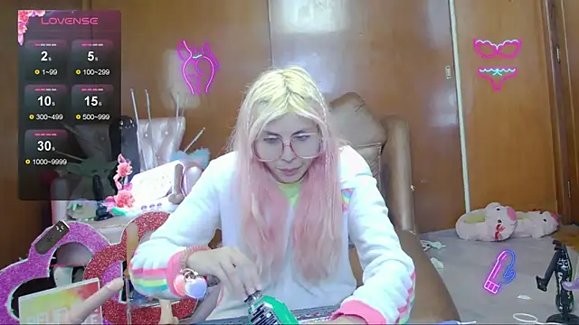 Skinygirl online show from November 15, 11:28 pm