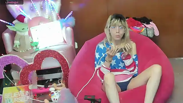 Skinygirl online show from April 23, 2:52 am