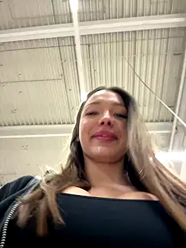 Snapshot of barbiehumpxxx chatting on October 3, 11:10 pm barbiehumpxxx online show from October 3, 11:10 pm