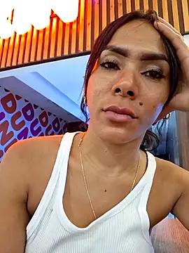 Doll Loren online show from January 6, 6:50 am