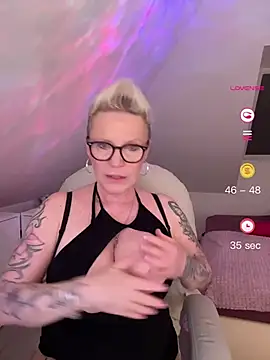 German Milf online show from April 27, 1:19 pm