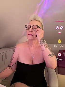 German Milf online show from May 28, 1:09 pm
