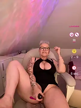 German Milf online show from May 6, 1:37 pm