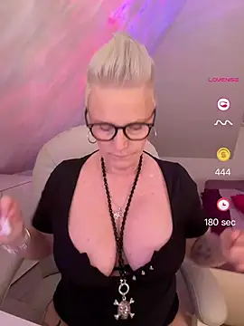 German Milf online show from May 17, 12:59 pm