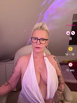 German Milf online show from May 26, 1:43 pm