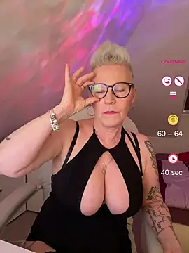 German Milf online show from May 16, 12:48 pm
