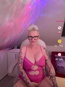 German Milf online show from May 29, 1:20 pm