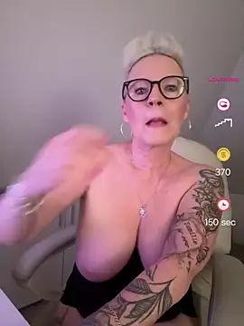 German Milf online show from May 24, 1:21 pm