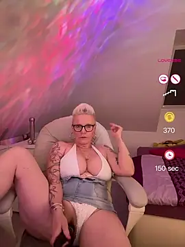 German Milf online show from May 25, 1:32 pm