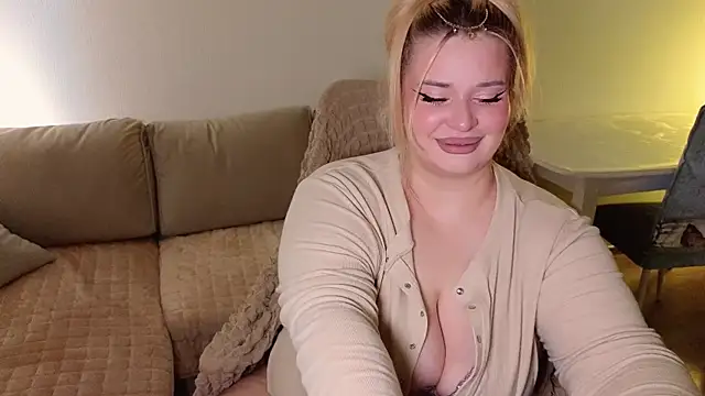 EllsaJean  online show from May 25, 11:26 pm