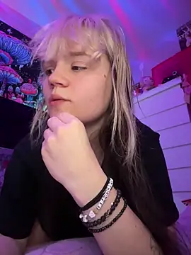 Cutiepiespanks online show from May 4, 1:31 am