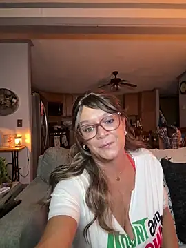 Snapshot of cowgirlc chatting on October 1, 2:38 am cowgirlc online show from October 1, 2:38 am