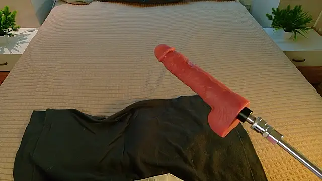 Betty June online show from February 8, 9:18 pm