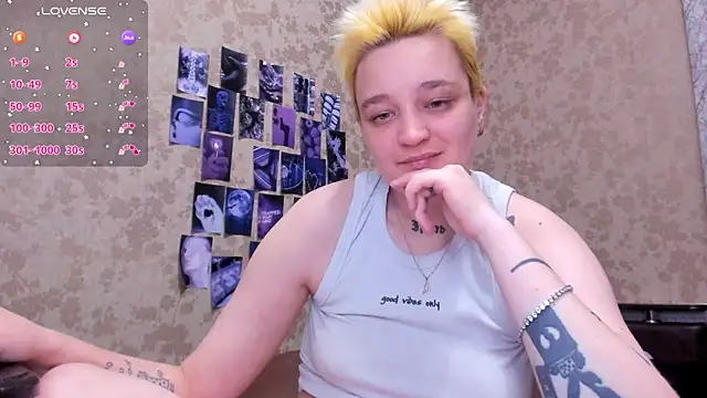 hotty LInn online show from October 4, 6:12 pm