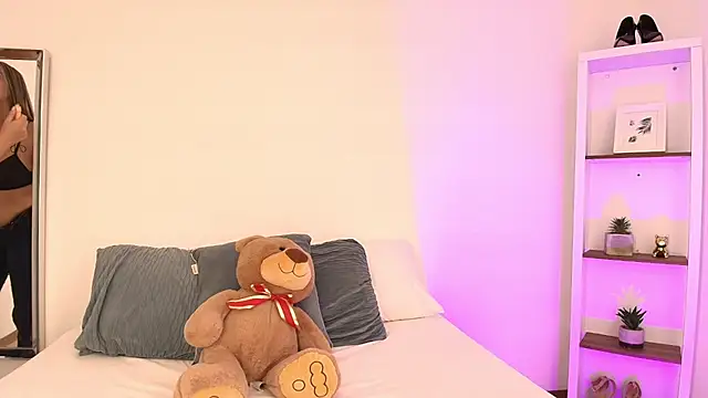 Isabella Harley online show from February 6, 2:20 pm