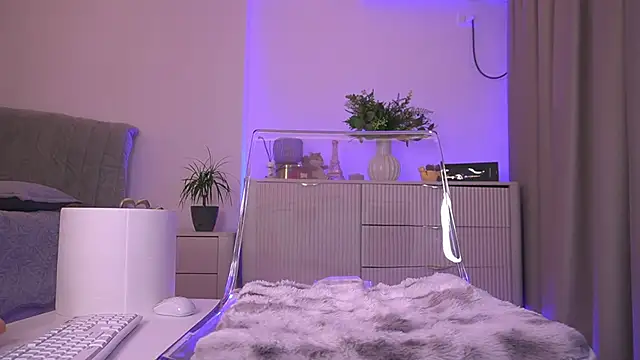 lildiaa online show from May 13, 5:08 pm