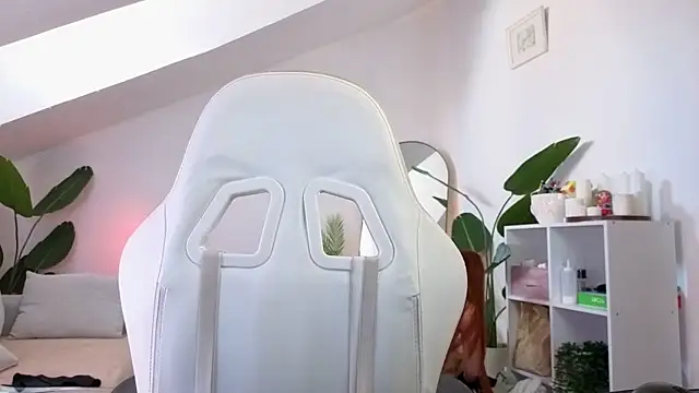 doll lesli online show from October 12, 9:33 am