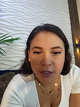 Snapshot of LizzRouse chatting on October 3, 10:04 pm LizzRouse online show from October 3, 10:04 pm