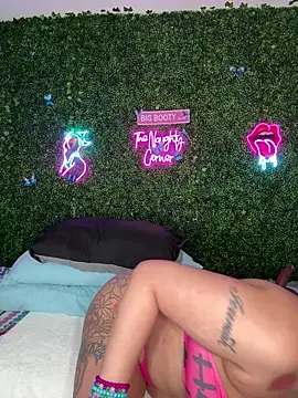 ThickAssRena online show from February 20, 6:01 am