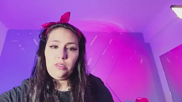 emmajohnss online show from May 12, 3:48 am