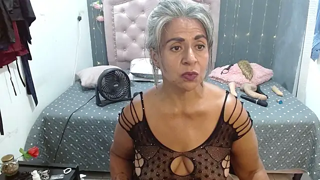 Snapshot of lalisha_96 chatting on September 24, 1:04 am lalisha 96 online show from September 24, 1:04 am