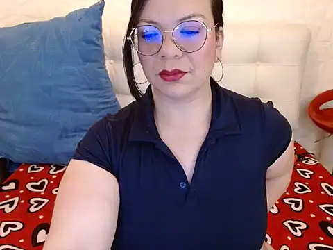 Angiee BBW online show from October 14, 8:00 pm