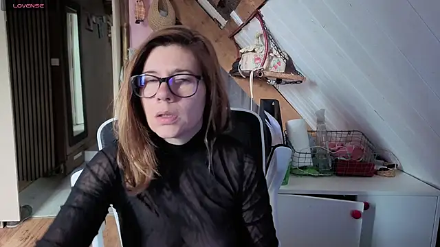 Lina lou4 online show from May 5, 3:37 pm