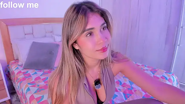 Snapshot of missjuliaa_ chatting on September 9, 3:06 am missjuliaa online show from September 9, 3:06 am