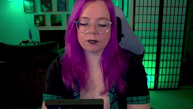 KiraSpitQueen online show from March 25, 4:28 am