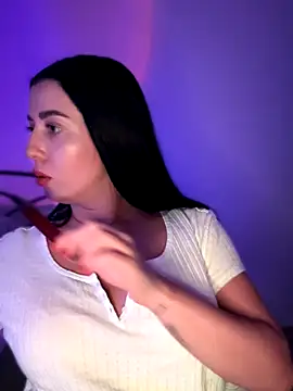 Emylia online show from October 20, 3:15 pm