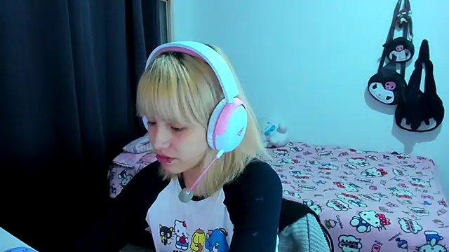 Akane-Mou online show from December 4, 4:26 am