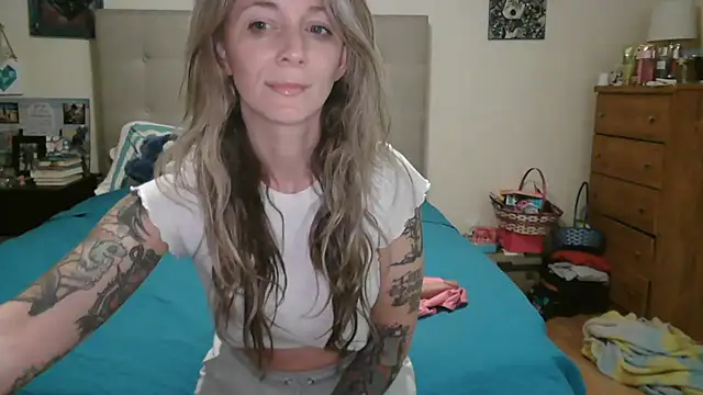 Heyitsmee33 online show from April 9, 9:59 am