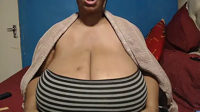 CUTEFIRMMELONSS online show from May 18, 8:37 pm