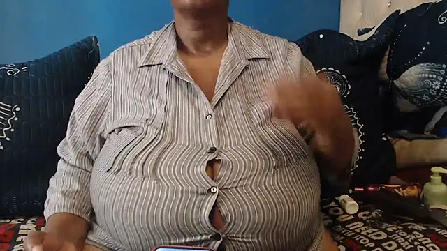 CUTEFIRMMELONSS online show from March 17, 8:51 am