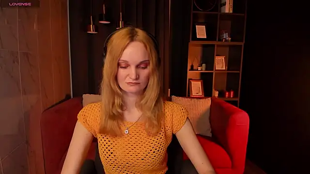 SaraSubtlety online show from March 12, 1:36 pm