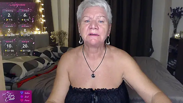 roxana brooks online show from May 18, 2:23 pm