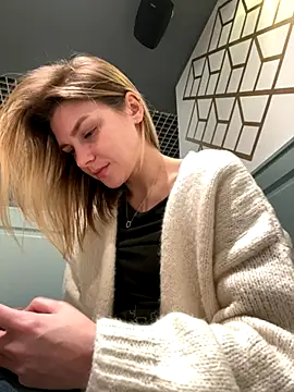 ValenciaShock online show from November 16, 7:10 am