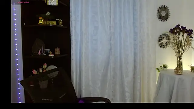 Snapshot of Karina_Yang chatting on September 26, 8:50 pm Karina Yang online show from September 26, 8:50 pm