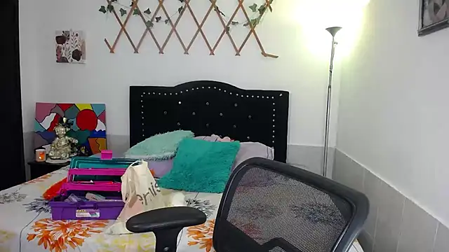 naughty girl 4u online show from May 12, 5:52 pm