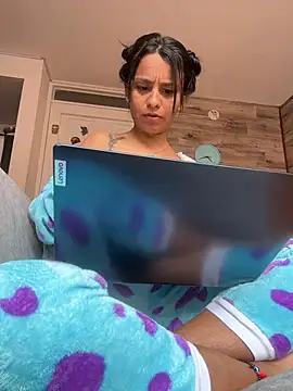 J loren online show from February 16, 9:25 pm