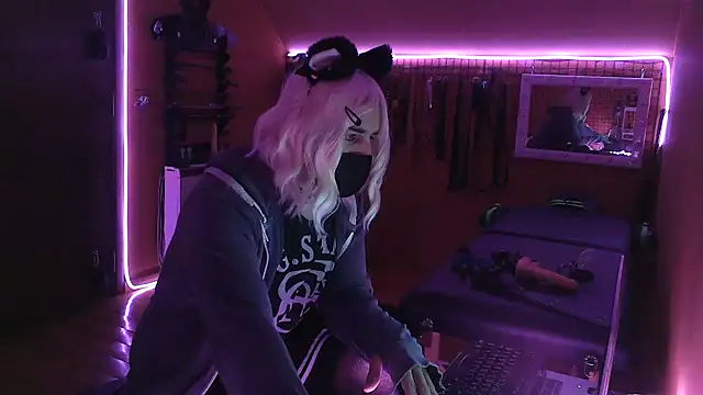 Snapshot of Ginny-the-bdsm-nympho chatting on October 5, 4:23 pm Ginny-the-bdsm-nympho online show from October 5, 4:23 pm